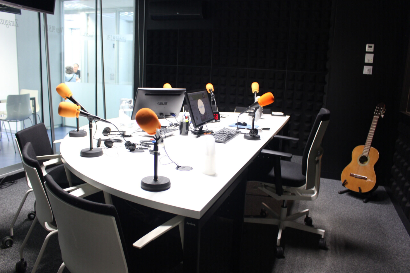 Vaughan Radio Online Escucha programas en inglés para mejorar tu idioma